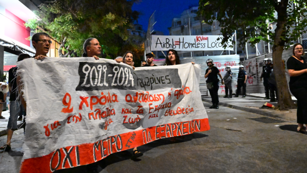 Από την κινητοποίηση των κατοίκων το βράδυ της 9ης Αυγούστου στην πλατεία Εξαρχείων